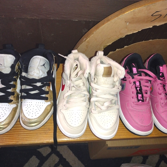 Gently worn Kids shoes - Picture 1 of 3